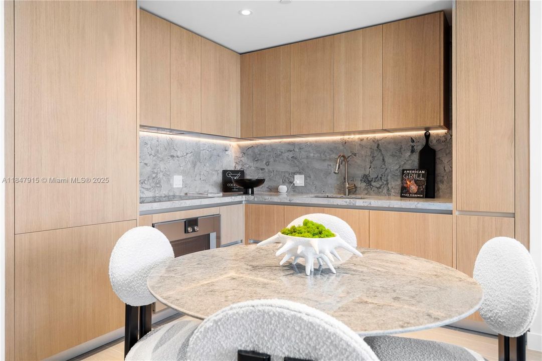 Vendido Recientemente: $1,386,000 (1 camas, 1 baños, 878 Pies cuadrados)