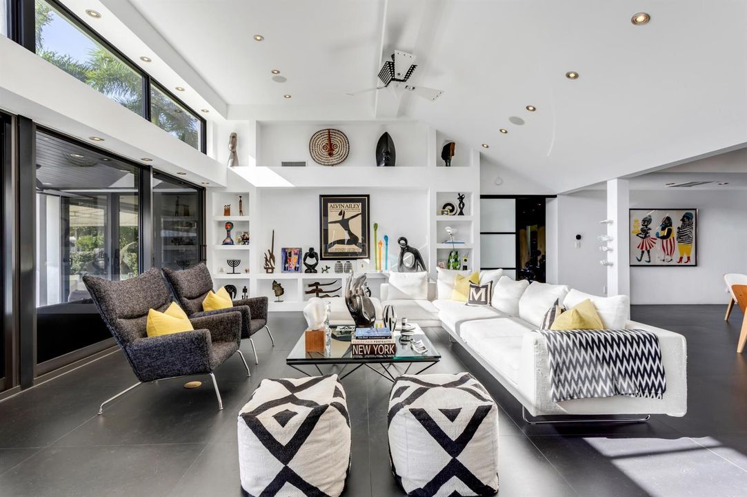 mls_LIVING_STRAIGHT_2_EB