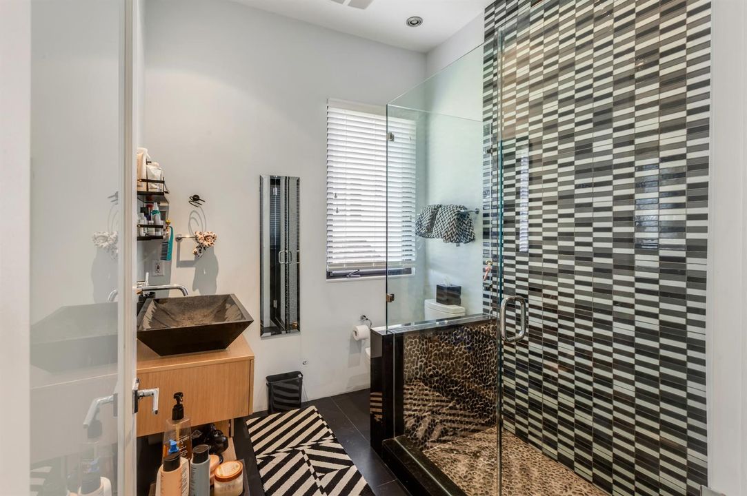 mls_BATHROOM_3_EB
