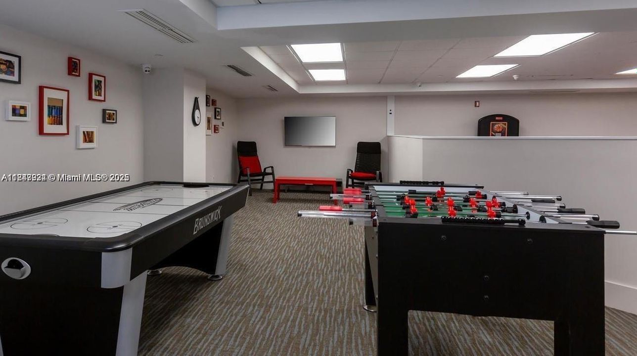 Active With Contract: $8,500 (2 beds, 2 baths, 1490 Square Feet)