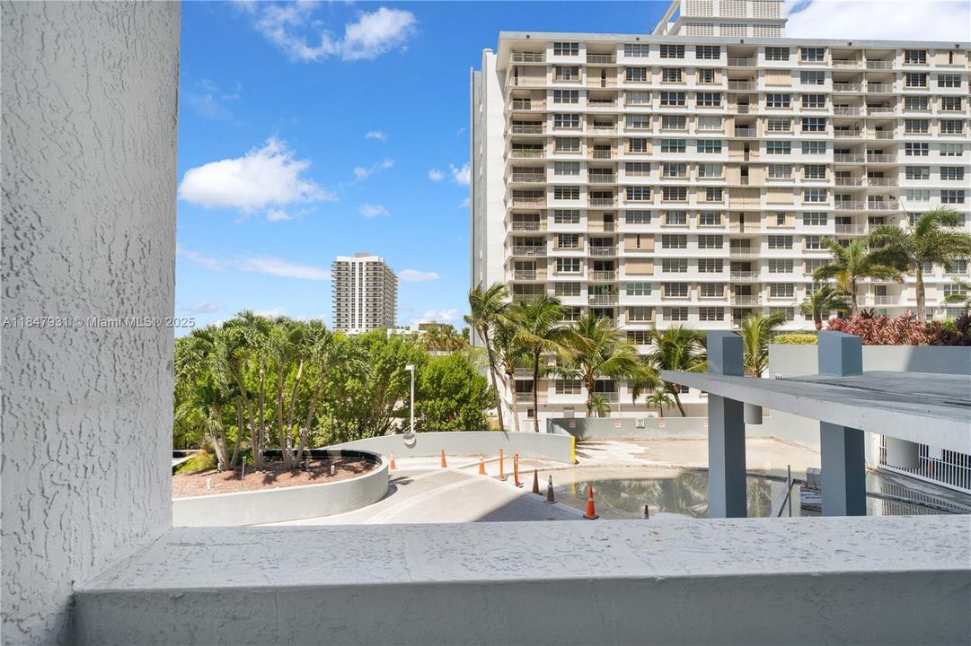 For Sale: $450,000 (2 beds, 2 baths, 1221 Square Feet)