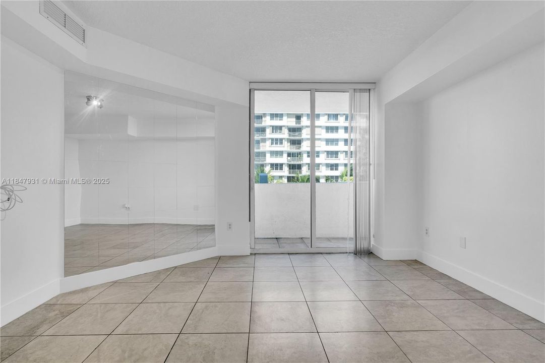 For Sale: $450,000 (2 beds, 2 baths, 1221 Square Feet)