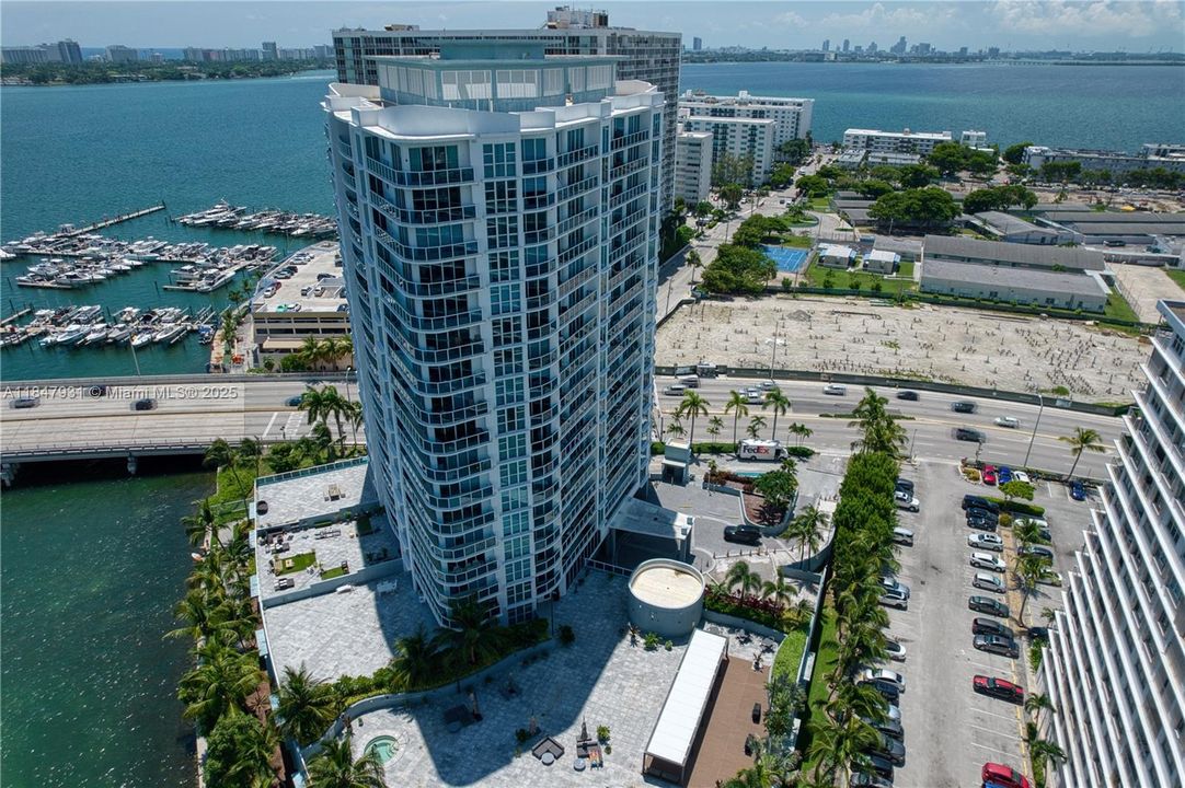 For Sale: $450,000 (2 beds, 2 baths, 1221 Square Feet)