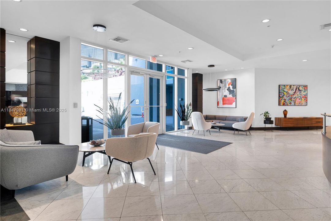 For Sale: $450,000 (2 beds, 2 baths, 1221 Square Feet)