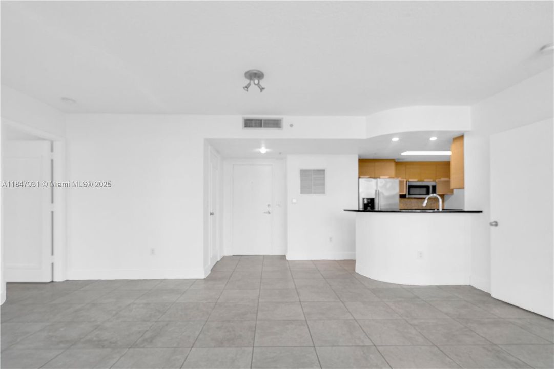 For Sale: $450,000 (2 beds, 2 baths, 1221 Square Feet)