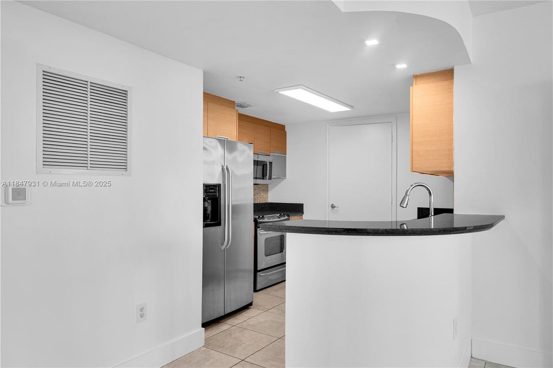 For Sale: $450,000 (2 beds, 2 baths, 1221 Square Feet)