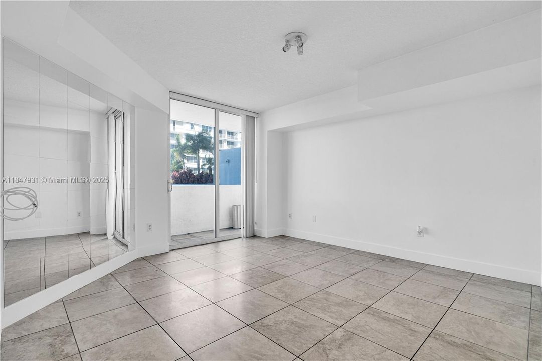 For Sale: $450,000 (2 beds, 2 baths, 1221 Square Feet)