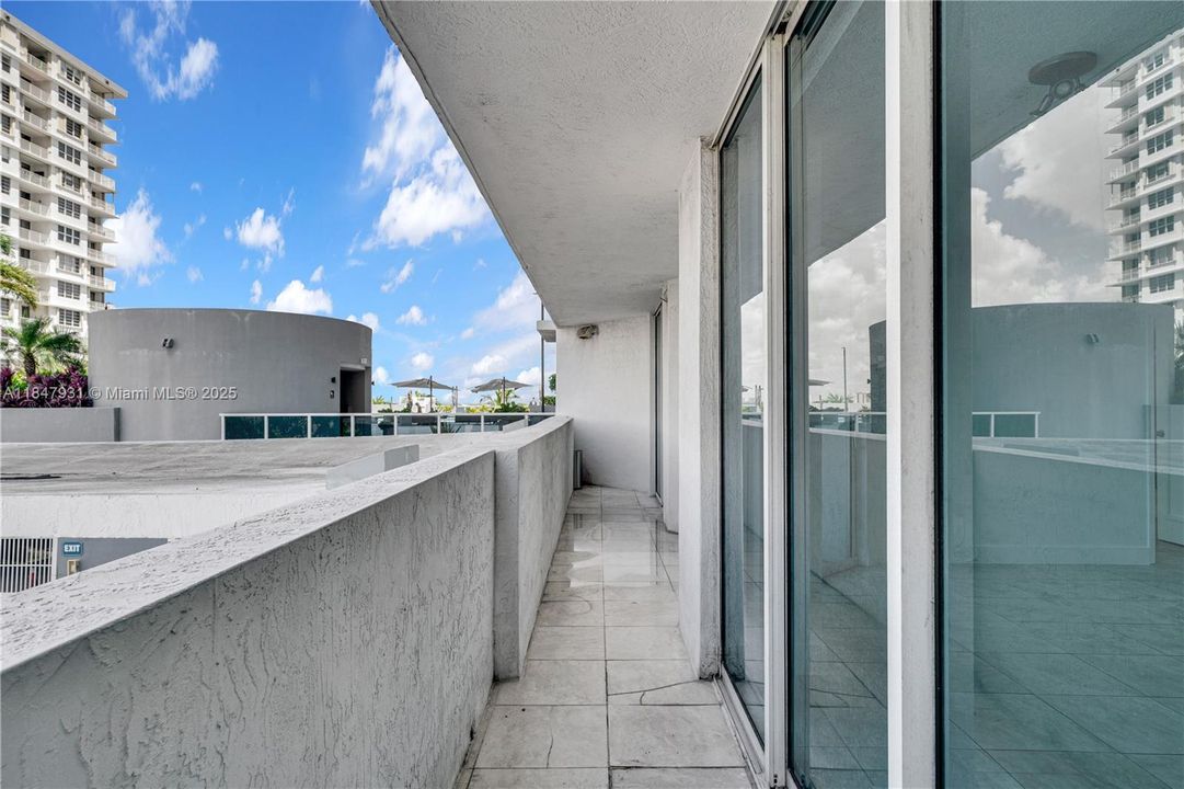 For Sale: $450,000 (2 beds, 2 baths, 1221 Square Feet)