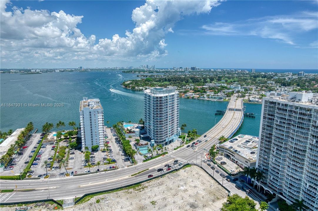 For Sale: $450,000 (2 beds, 2 baths, 1221 Square Feet)