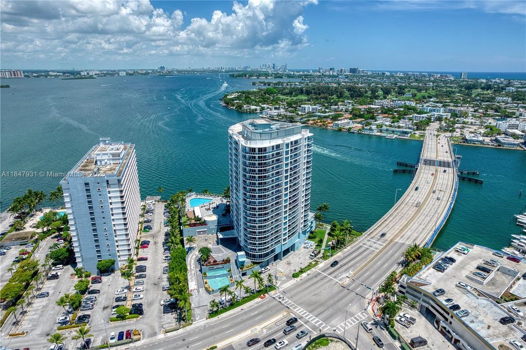 For Sale: $450,000 (2 beds, 2 baths, 1221 Square Feet)