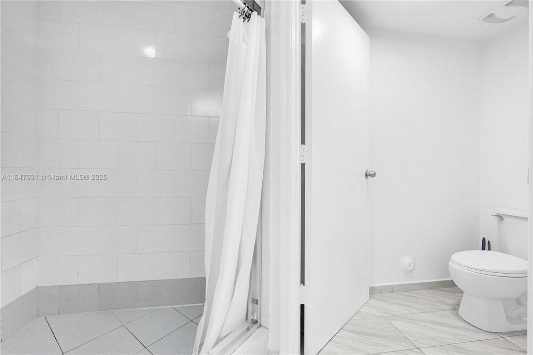 For Sale: $450,000 (2 beds, 2 baths, 1221 Square Feet)