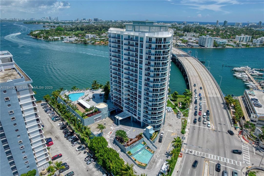 For Sale: $450,000 (2 beds, 2 baths, 1221 Square Feet)