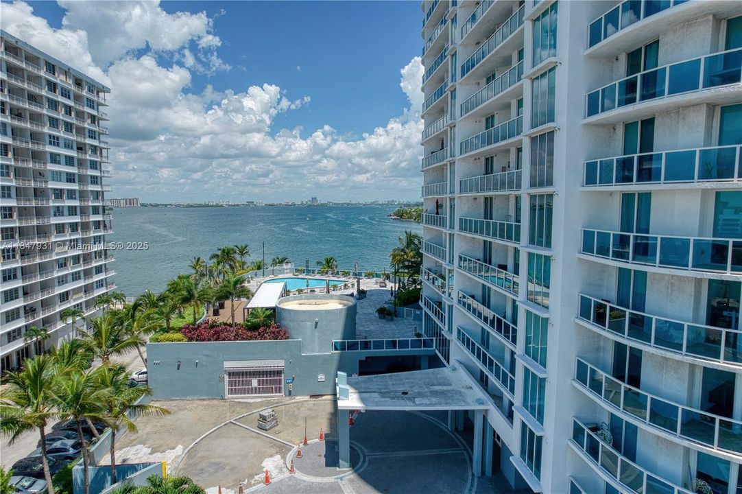 For Sale: $450,000 (2 beds, 2 baths, 1221 Square Feet)