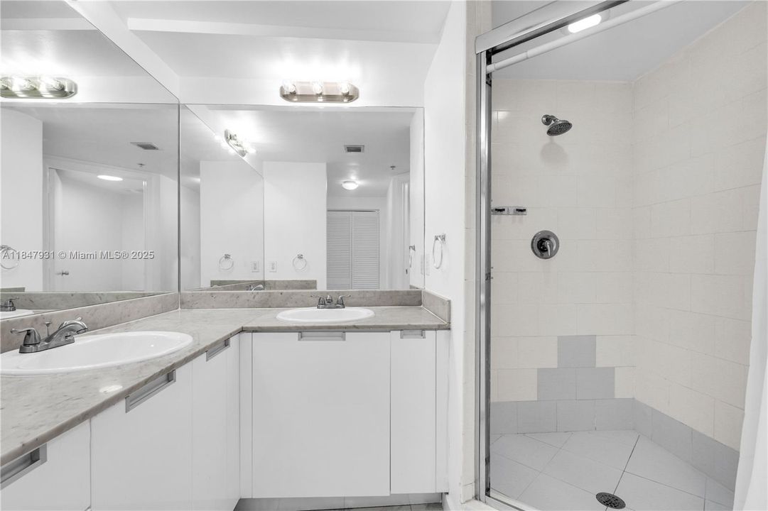 For Sale: $450,000 (2 beds, 2 baths, 1221 Square Feet)