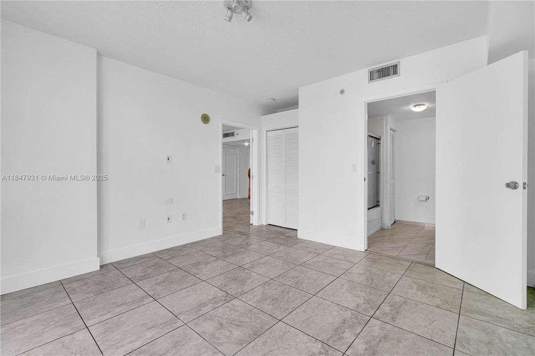 For Sale: $450,000 (2 beds, 2 baths, 1221 Square Feet)