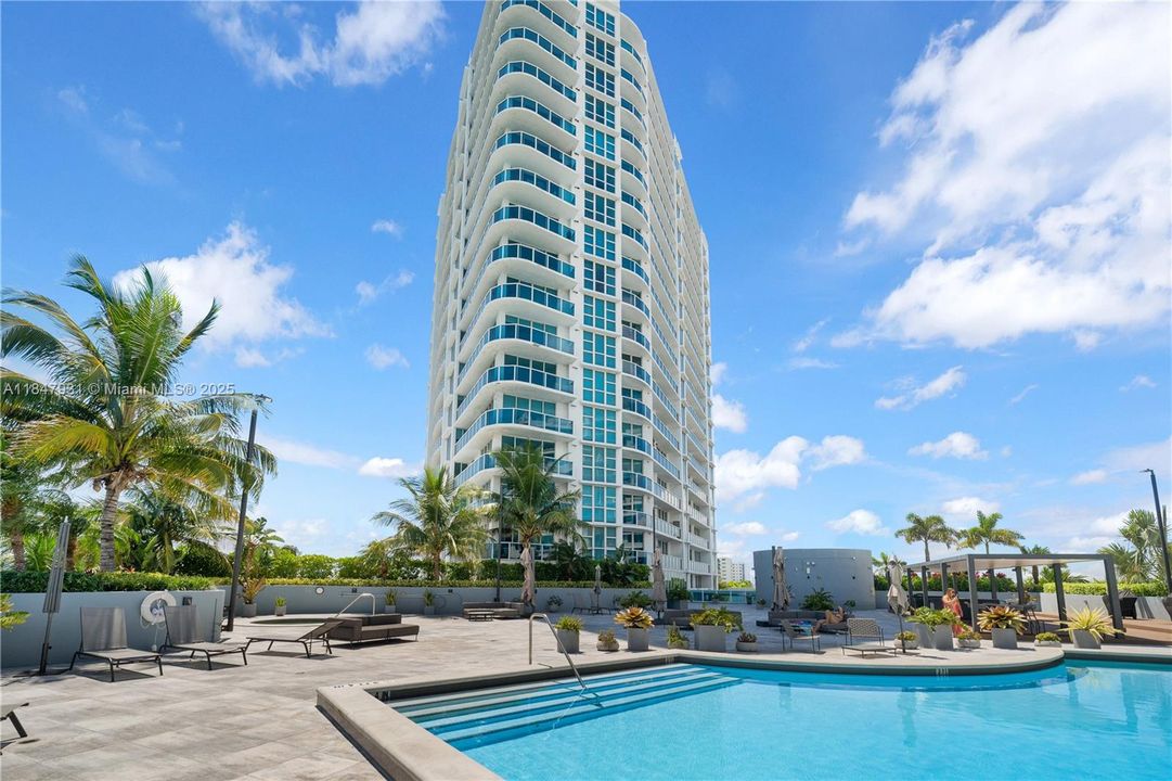 For Sale: $450,000 (2 beds, 2 baths, 1221 Square Feet)