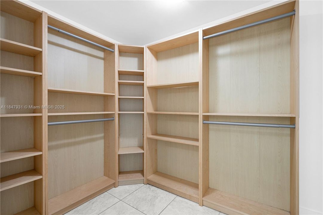 For Sale: $450,000 (2 beds, 2 baths, 1221 Square Feet)