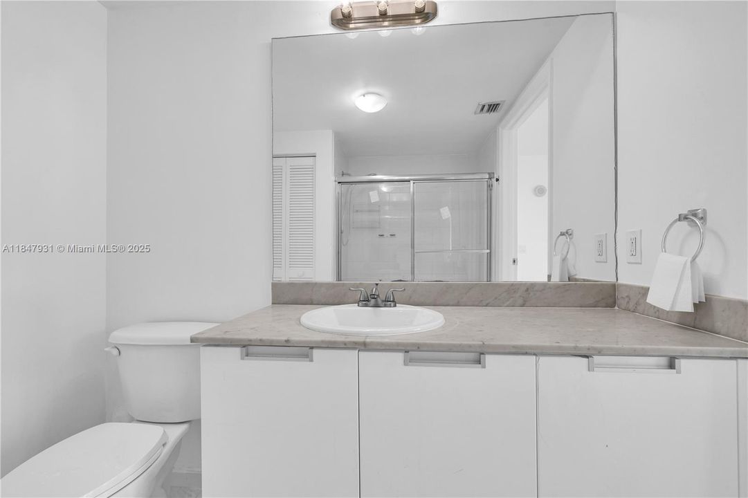 For Sale: $450,000 (2 beds, 2 baths, 1221 Square Feet)
