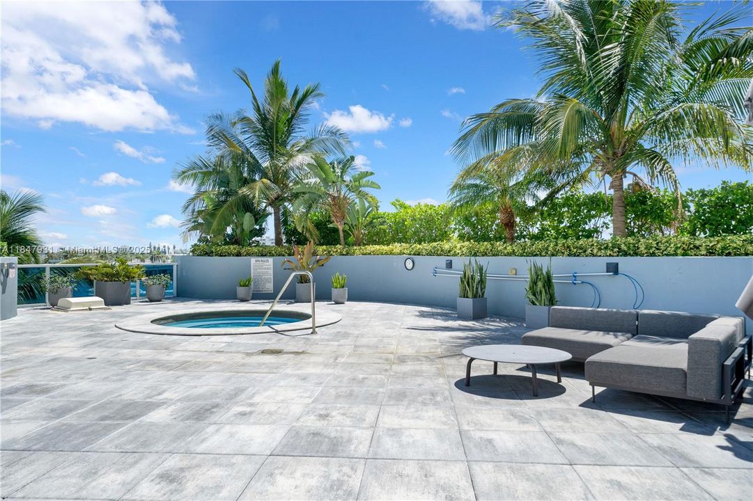 For Sale: $450,000 (2 beds, 2 baths, 1221 Square Feet)