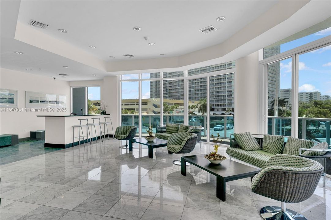 For Sale: $450,000 (2 beds, 2 baths, 1221 Square Feet)
