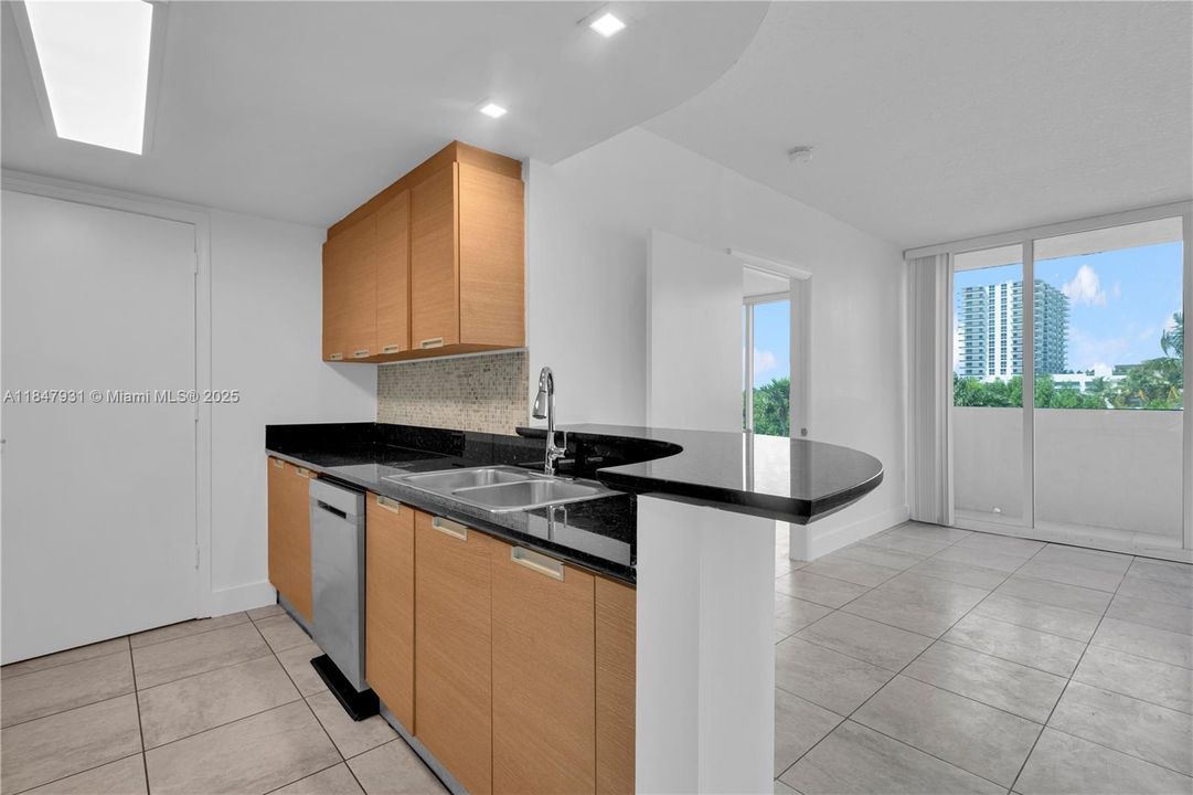 For Sale: $450,000 (2 beds, 2 baths, 1221 Square Feet)