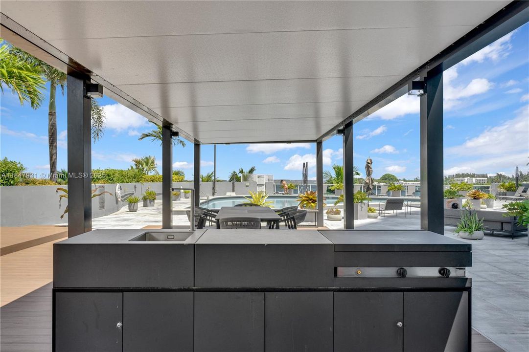 For Sale: $450,000 (2 beds, 2 baths, 1221 Square Feet)