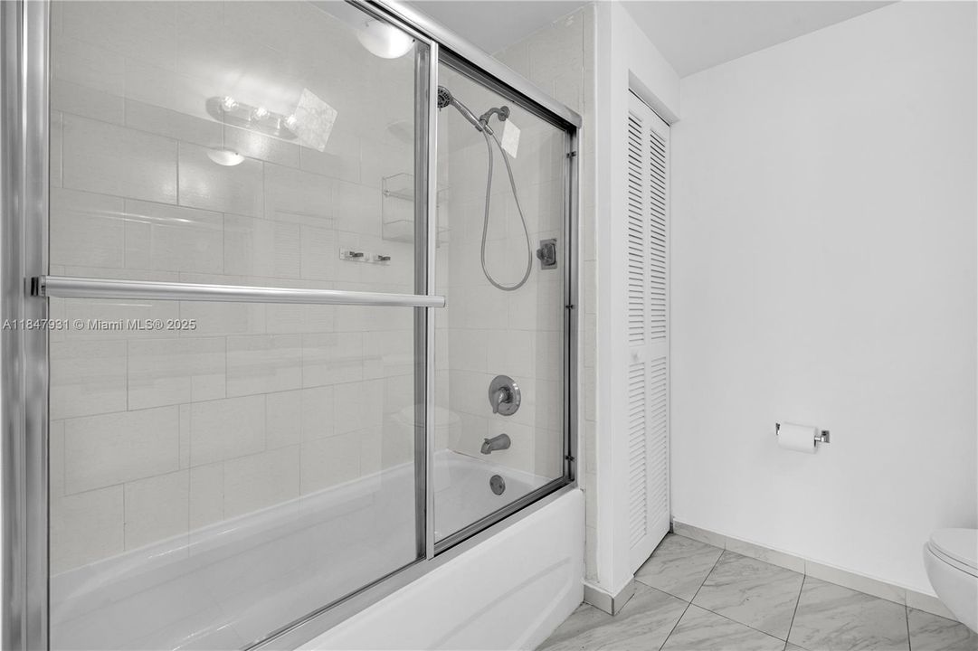 For Sale: $450,000 (2 beds, 2 baths, 1221 Square Feet)