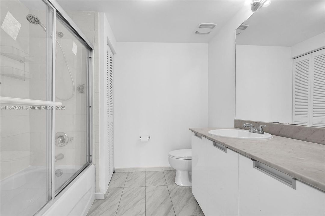 For Sale: $450,000 (2 beds, 2 baths, 1221 Square Feet)