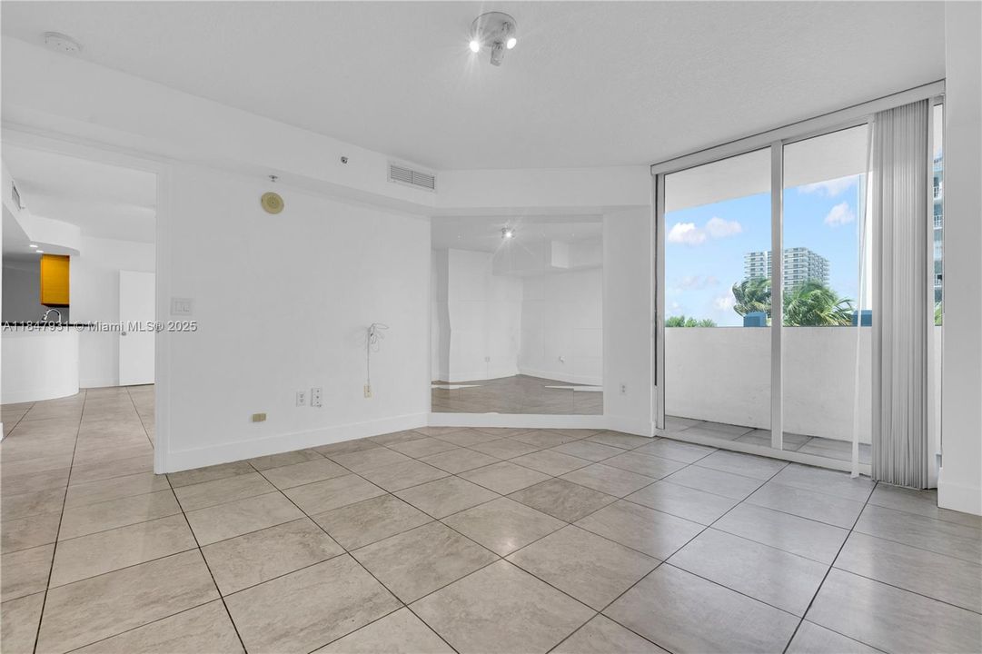 For Sale: $450,000 (2 beds, 2 baths, 1221 Square Feet)