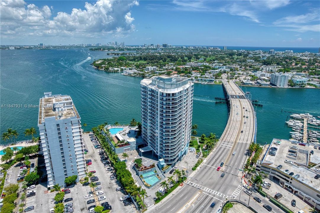 For Sale: $450,000 (2 beds, 2 baths, 1221 Square Feet)
