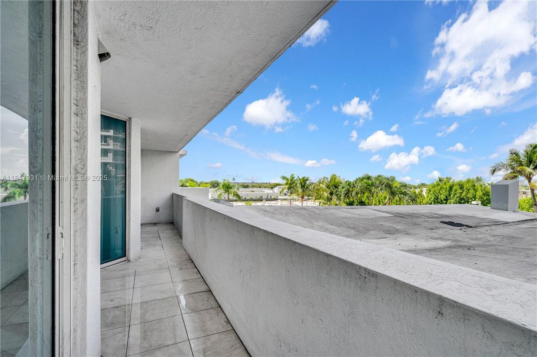 For Sale: $450,000 (2 beds, 2 baths, 1221 Square Feet)