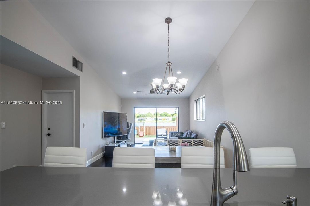 Recientemente alquilado: $3,200 (3 camas, 2 baños, 1432 Pies cuadrados)