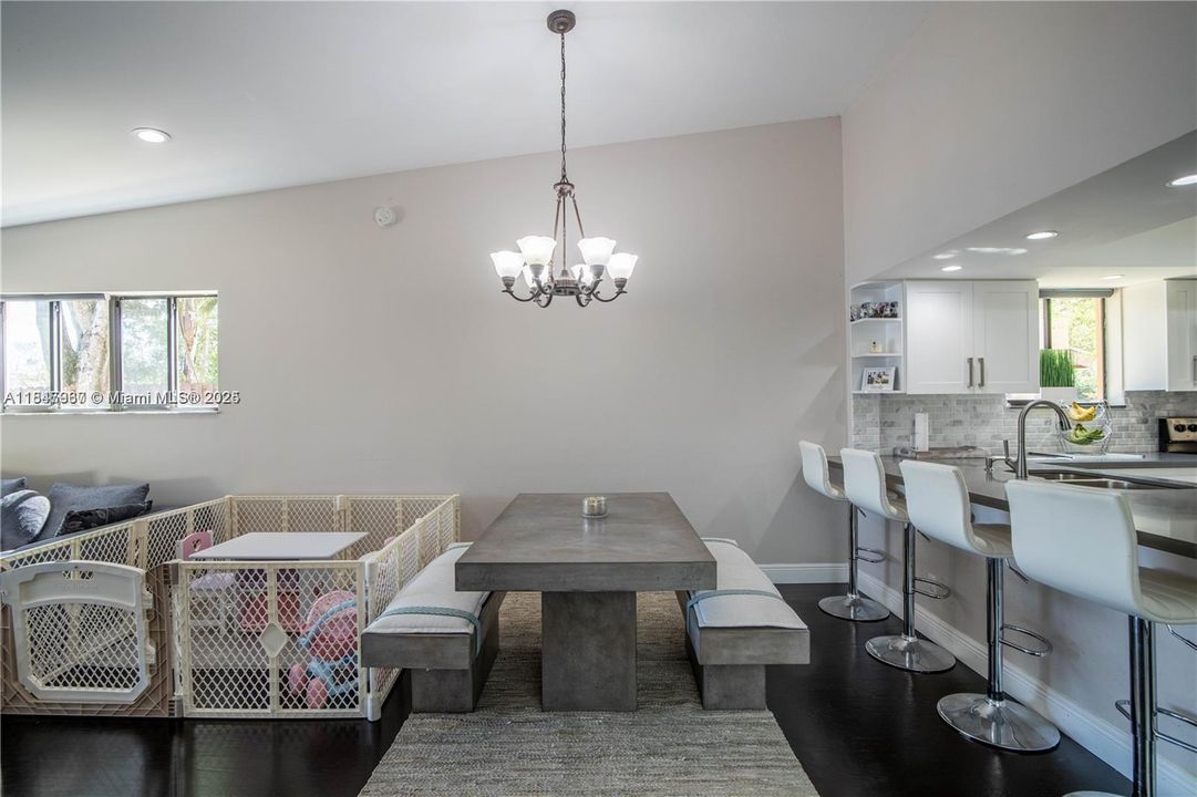 Recientemente alquilado: $3,200 (3 camas, 2 baños, 1432 Pies cuadrados)