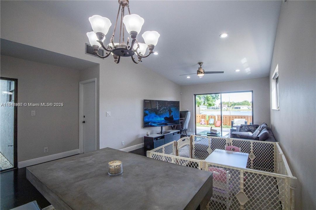 Recientemente alquilado: $3,200 (3 camas, 2 baños, 1432 Pies cuadrados)