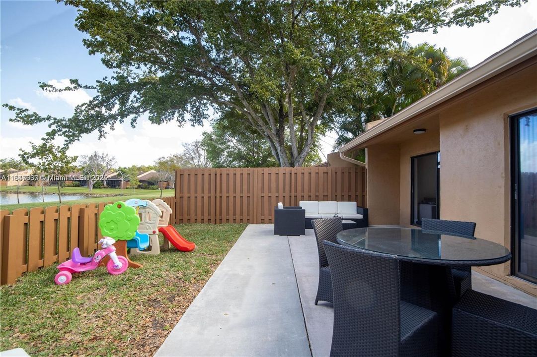 Recientemente alquilado: $3,200 (3 camas, 2 baños, 1432 Pies cuadrados)