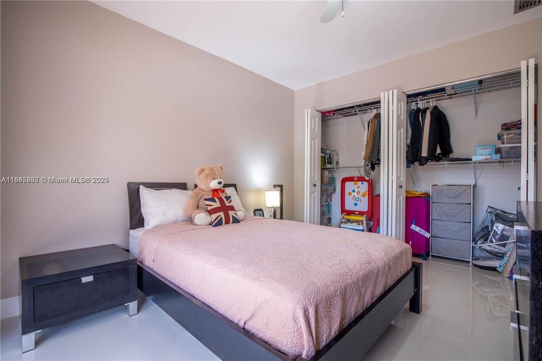 Recientemente alquilado: $3,200 (3 camas, 2 baños, 1432 Pies cuadrados)