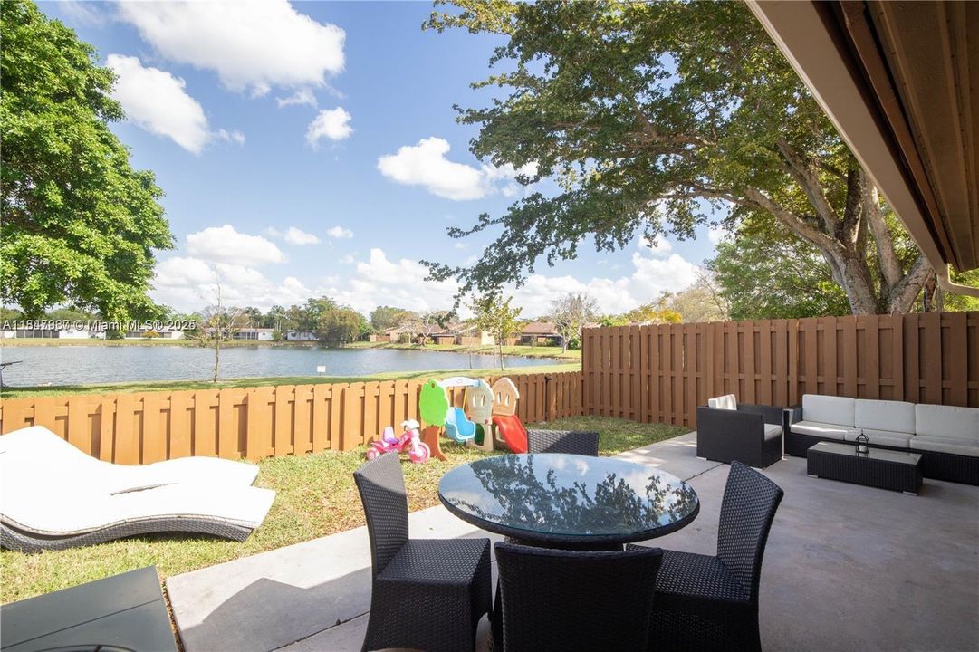 Recientemente alquilado: $3,200 (3 camas, 2 baños, 1432 Pies cuadrados)