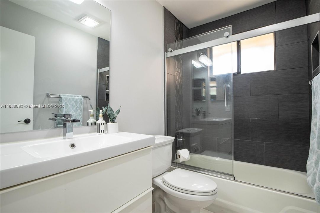 Recientemente alquilado: $3,200 (3 camas, 2 baños, 1432 Pies cuadrados)