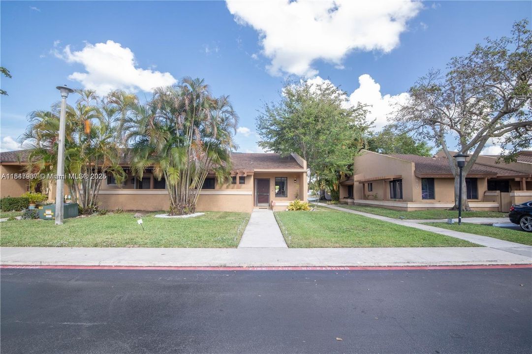 Recientemente alquilado: $3,200 (3 camas, 2 baños, 1432 Pies cuadrados)