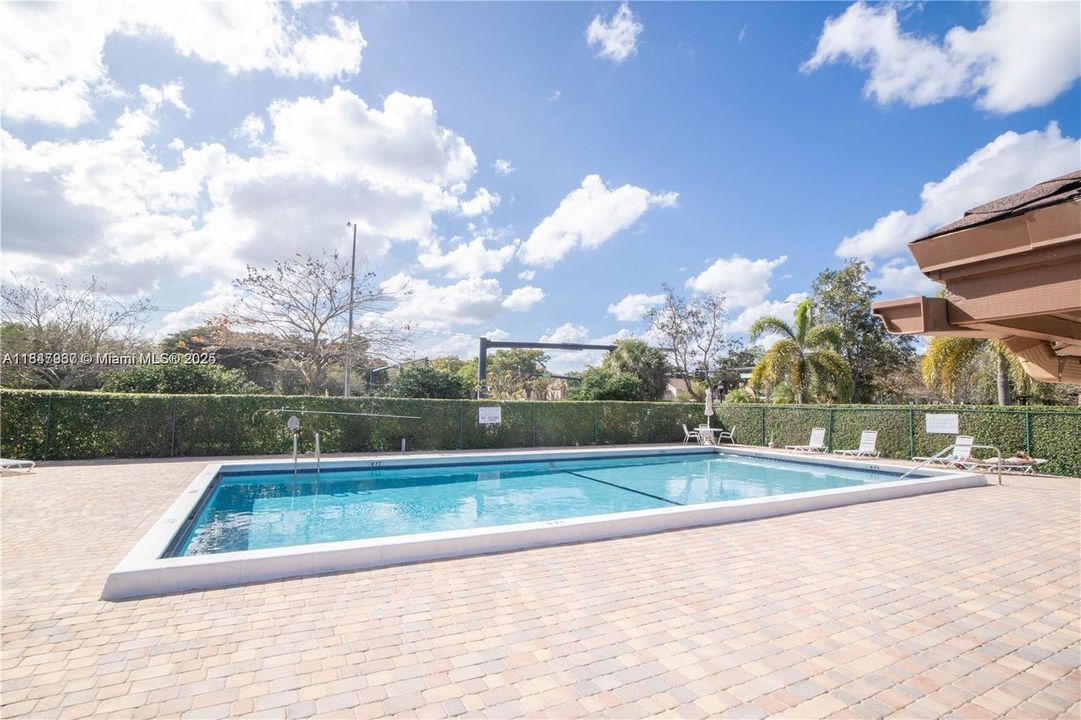 Recientemente alquilado: $3,200 (3 camas, 2 baños, 1432 Pies cuadrados)