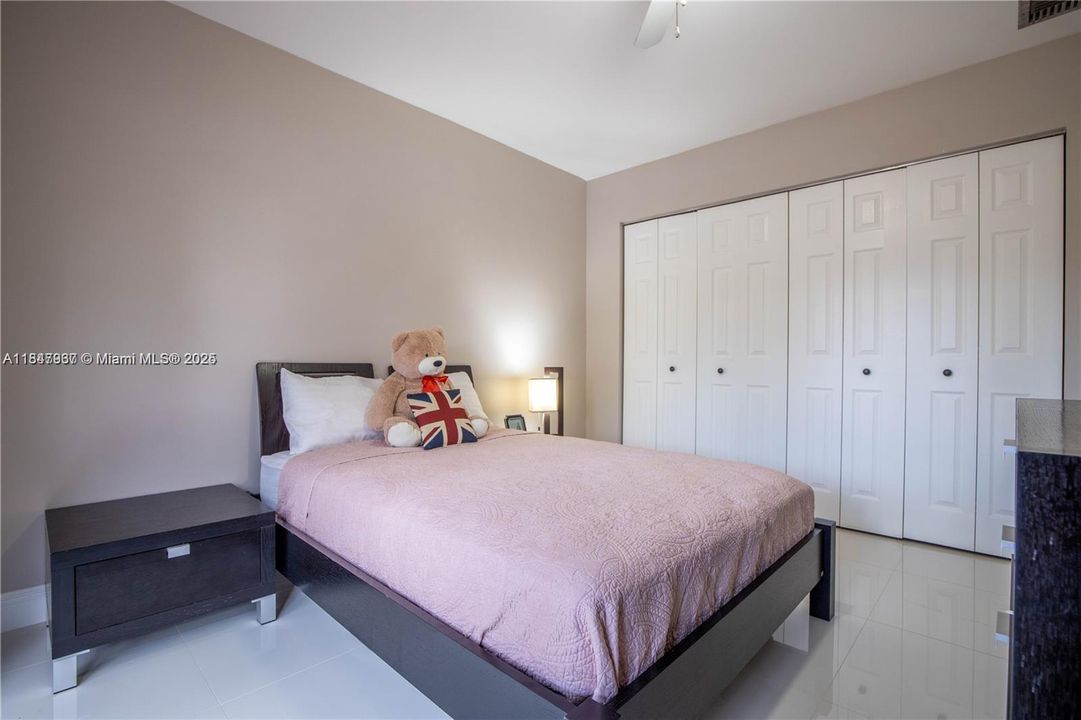 Recientemente alquilado: $3,200 (3 camas, 2 baños, 1432 Pies cuadrados)