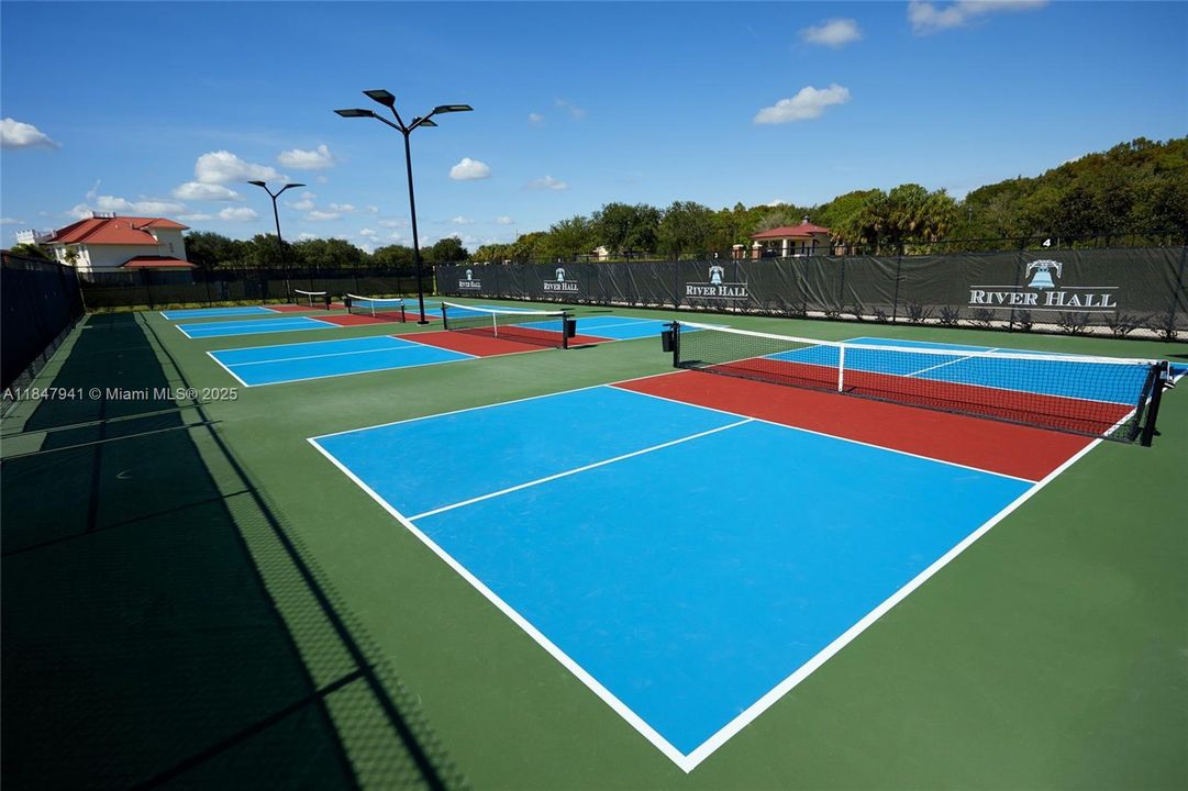 最近租的: $2,100 (4 贝兹, 3 浴室, 0 平方英尺)