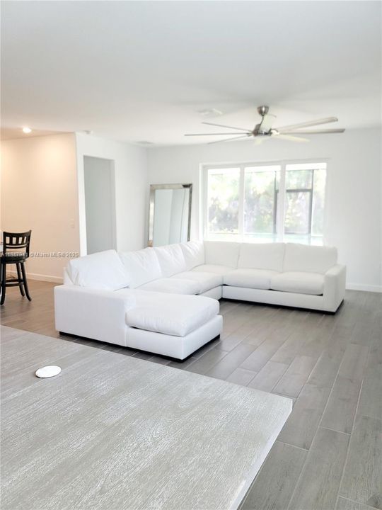 最近租的: $2,100 (4 贝兹, 3 浴室, 0 平方英尺)