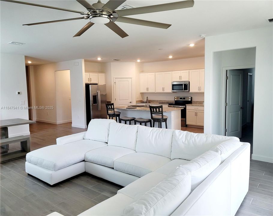 最近租的: $2,100 (4 贝兹, 3 浴室, 0 平方英尺)