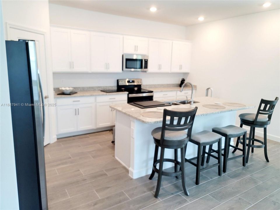 最近租的: $2,100 (4 贝兹, 3 浴室, 0 平方英尺)