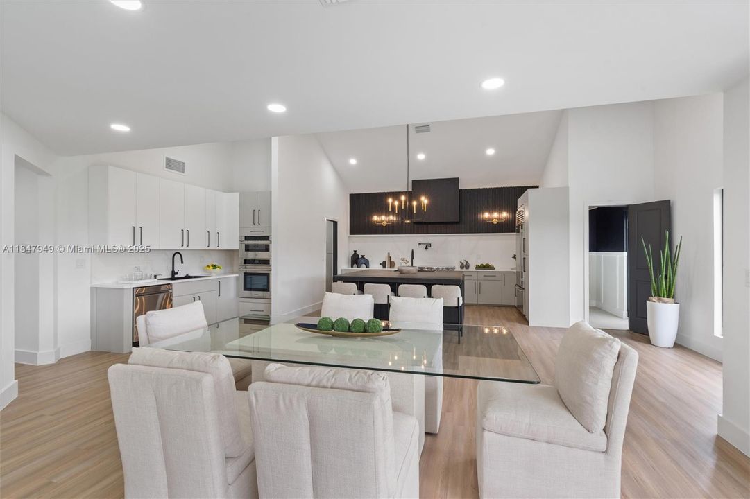 待售: $2,999,900 (5 贝兹, 4 浴室, 4596 平方英尺)