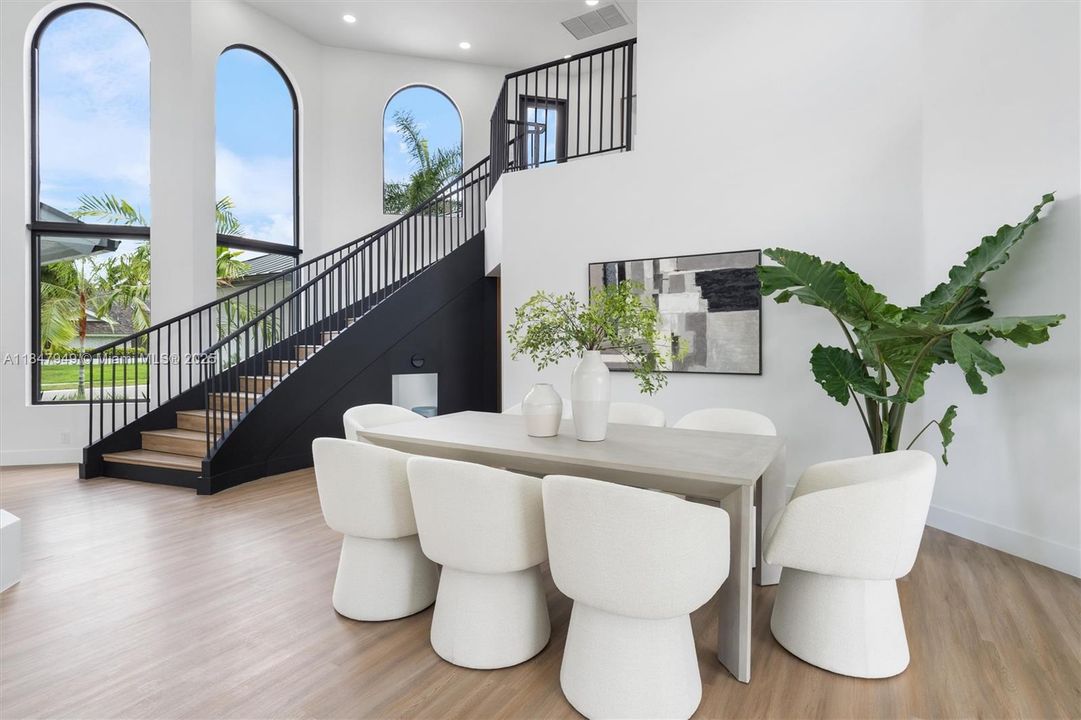 待售: $2,999,900 (5 贝兹, 4 浴室, 4596 平方英尺)