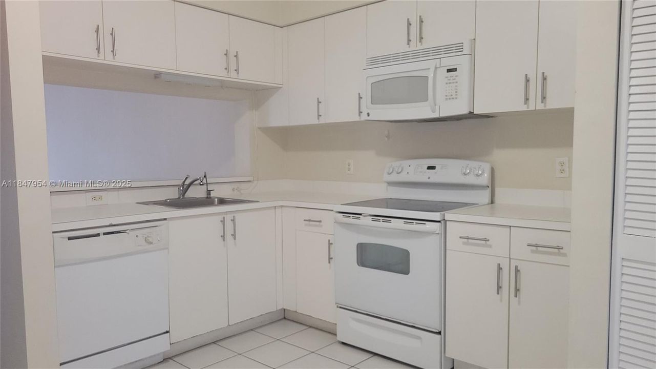 待售: $415,000 (2 贝兹, 1 浴室, 1110 平方英尺)