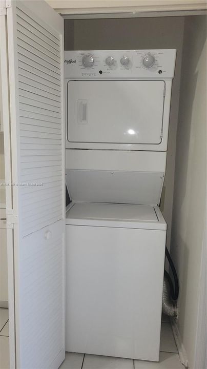 待售: $415,000 (2 贝兹, 1 浴室, 1110 平方英尺)