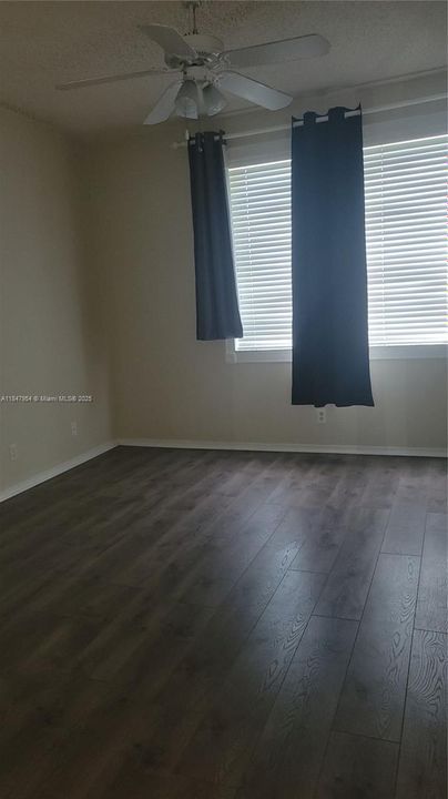 待售: $415,000 (2 贝兹, 1 浴室, 1110 平方英尺)